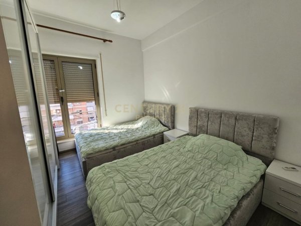 Tirane, jepet me qera apartament 3+1 Kati 9, 132 m² 1.200 € 