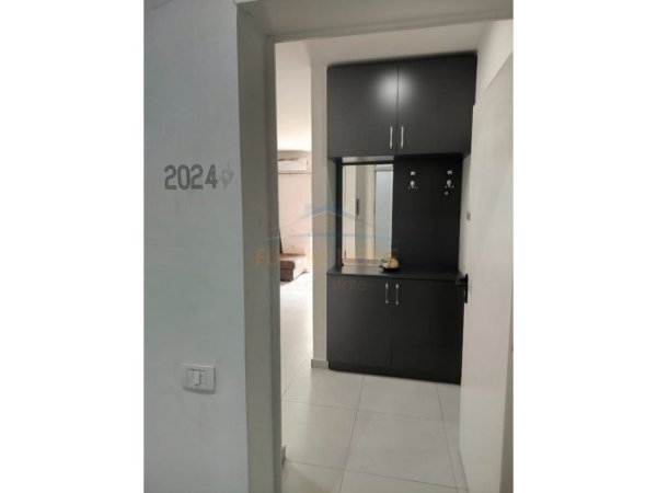 Qera, Apartament 1+1, ish Parku i Autobusave, Tiranë