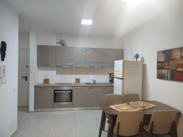 Qera, Apartament 1+1, ish Parku i Autobusave, Tiranë