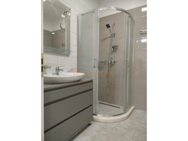 Qera, Apartament 1+1, ish Parku i Autobusave, Tiranë