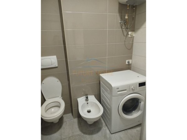 Qera, Apartament 1+1, ish Parku i Autobusave, Tiranë