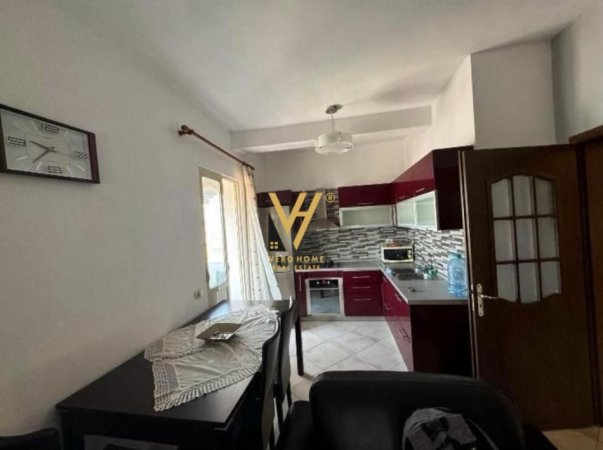 Tirane, jepet me qera apartament 2+1+Ballkon Kati 6, 85 m² 500 € (ish restorant durresi)