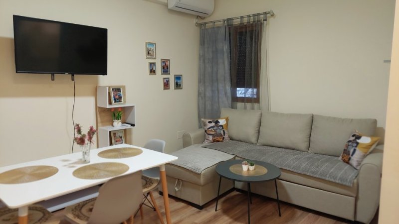 Tirane, jepet me qera apartament 1+1 Kati 1, 55 m² 600 € (Myslym Shyri , Fondi Besa)