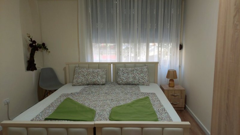 Tirane, jepet me qera apartament 1+1 Kati 1, 55 m² 600 € (Myslym Shyri , Fondi Besa)