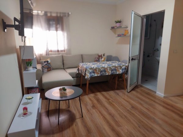 Tirane, jepet me qera apartament 1+1 Kati 1, 55 m² 600 € (Myslym Shyri , Fondi Besa)