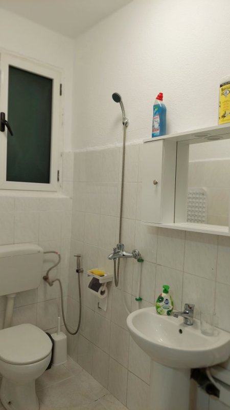 Tirane, jepet me qera apartament 1+1 Kati 1, 55 m² 600 € (Myslym Shyri , Fondi Besa)