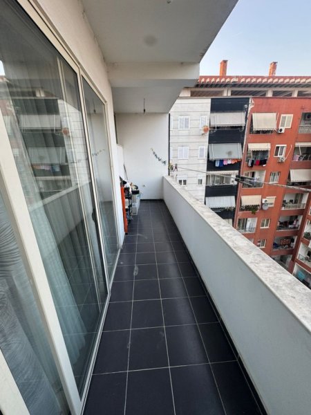 Tirane, jepet me qera apartament 2+1+Ballkon Kati 7, 110 m² 450 € (Palestra Unik , Yzberisht)