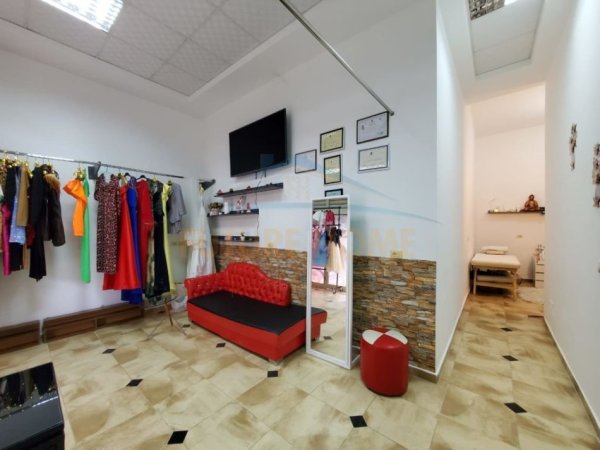Tirane, shitet ambjent biznesi Kati 0, 35 m² 58.000 € (Bulevardi i kasharit)