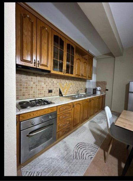 Tirane, jepet me qera Vile 1 Katshe Kati 0, 90 m² 550 € (VILAT GJERMANE)