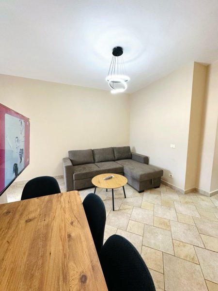 Tirane, jepet me qera apartament 1+1+Ballkon Kati 15, 60 m² 550 € (9 Katshet)