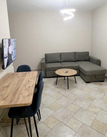 Tirane, jepet me qera apartament 1+1+Ballkon Kati 15, 60 m² 550 € (9 Katshet)