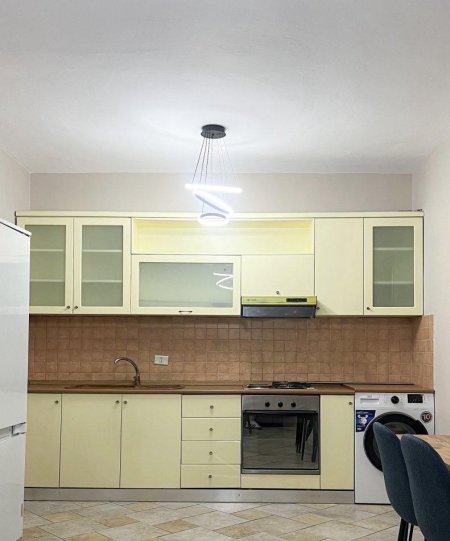 Tirane, jepet me qera apartament 1+1+Ballkon Kati 15, 60 m² 550 € (9 Katshet)