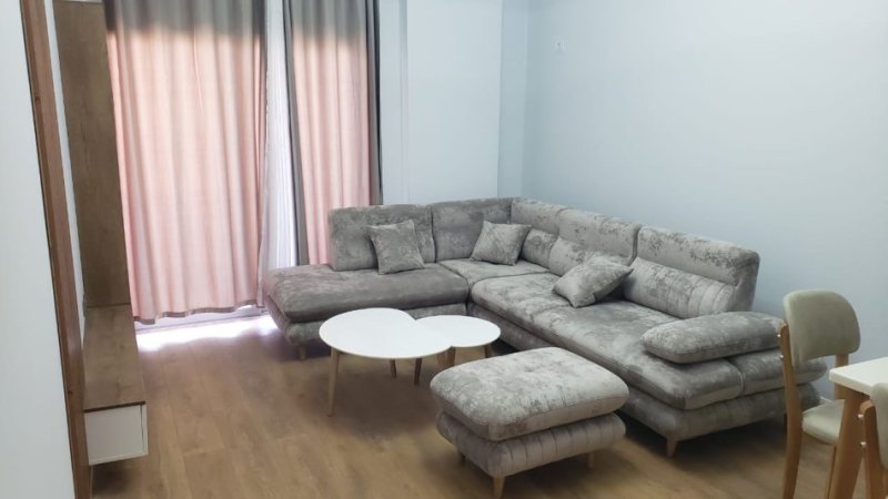 Tirane, jepet me qera apartament 1+1+Ballkon Kati 2, 80 m² 470 € (Bohem Astir , Pizza Loli)