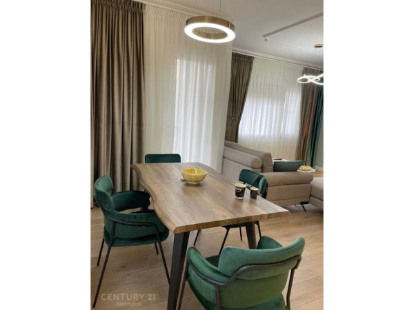 Tirane, jepet me qera apartament 2+1 Kati 3, 90 m² 900 € (Kristal Centre)