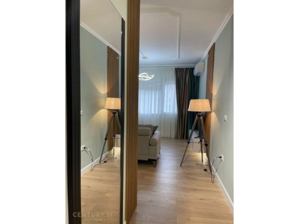 Tirane, jepet me qera apartament 2+1 Kati 3, 90 m² 900 € (Kristal Centre)
