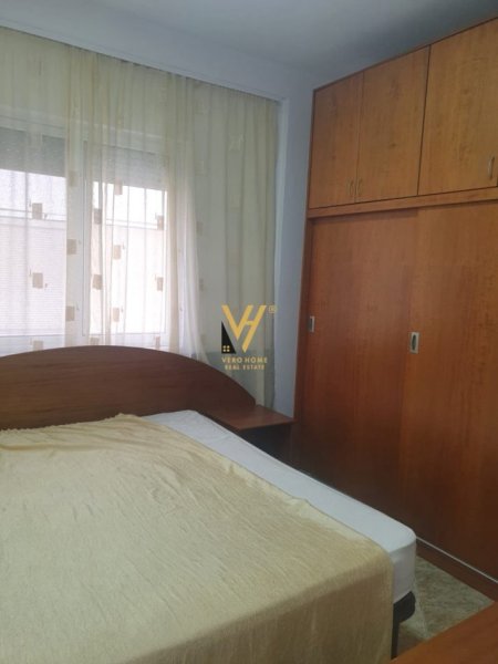 Tirane, jepet me qera apartament 3+1+Ballkon Kati 3, 116 m² 670 € (KRISTAL CENTER)