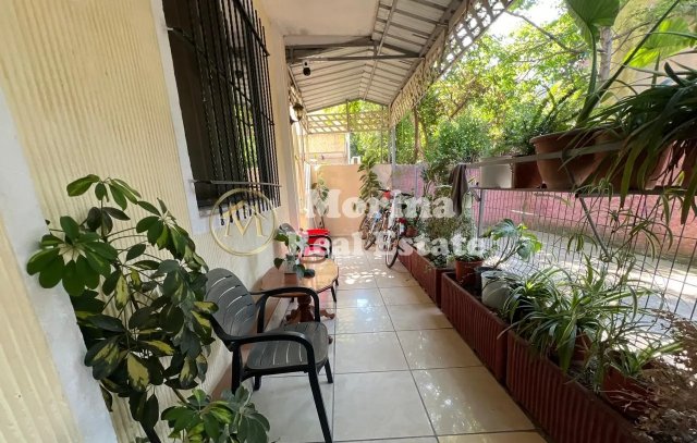 Tirane, jepet me qera apartament 2+1 Kati 1, 95 m² 500 € (Don Bosko)