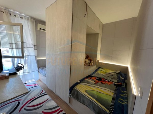 Shitet, Apartament 2+1, Shkolla Osman Myderizi, Tiranë.