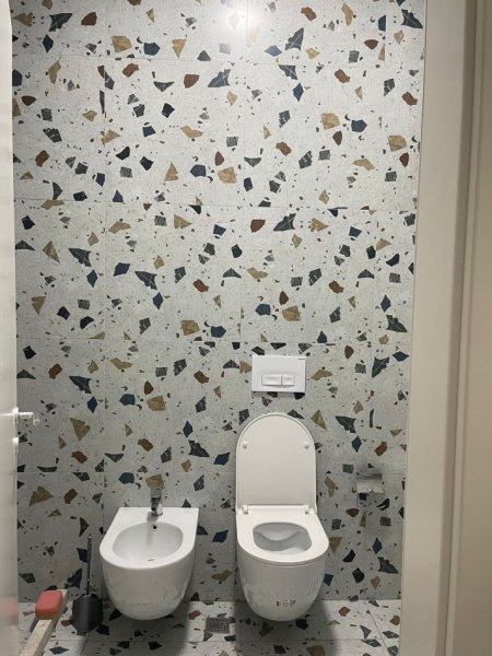Tirane, jepet me qera apartament 1+1+Ballkon Kati 7, 50 m² 380 € (Mangalem , Ali Dem)