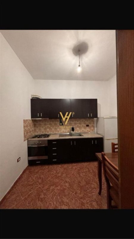 Tirane, jepet me qera apartament 2+1+Ballkon Kati 1, 120 m² 450 € (DON BOSKO)