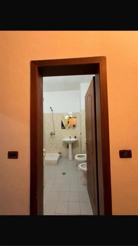 Tirane, jepet me qera apartament 2+1+Ballkon Kati 1, 120 m² 450 € (DON BOSKO)