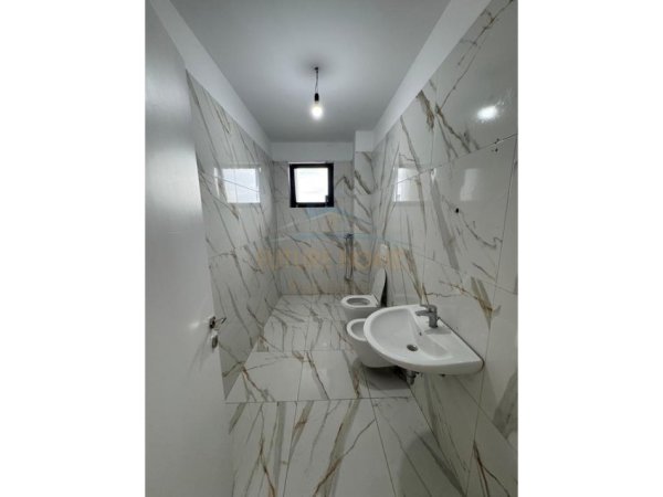 Tirane, shitet apartament 2+1 Kati 10, 112 m² 17.830.400 € 