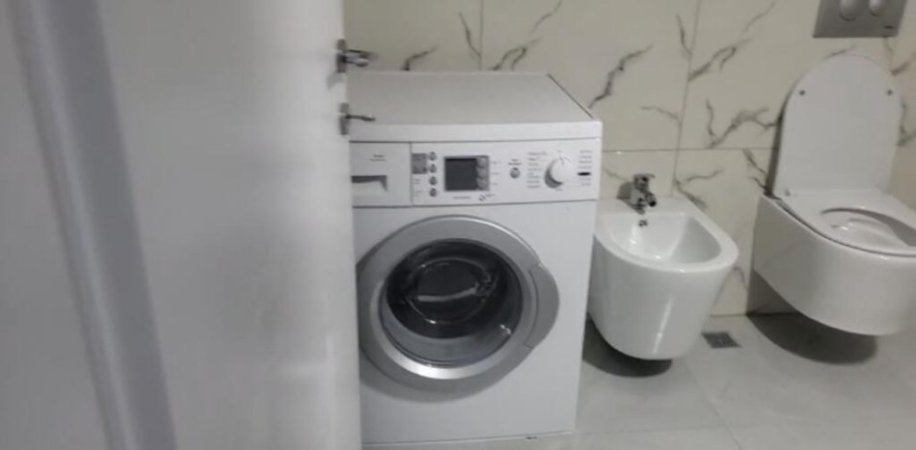 Tirane, jepet me qera apartament 1+1+Ballkon Kati 10, 70 m² 400 € (GOLDEN PARK AMERIKAN 3)
