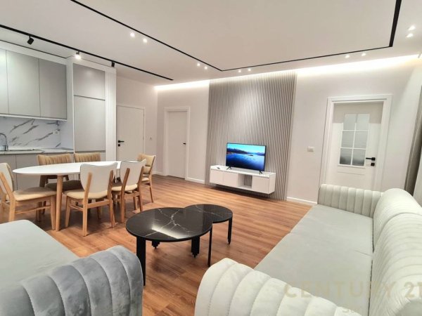 Tirane, jepet me qera apartament 1+1 Kati 8, 80 m² 500 € (Rr.Teodor Keko)