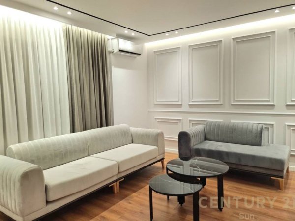 Tirane, jepet me qera apartament 1+1 Kati 8, 80 m² 500 € (Rr.Teodor Keko)