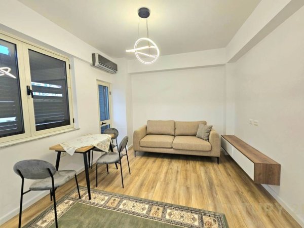 Tirane, jepet me qera apartament 1+1 Kati 4, 60 m² 600 € (Rr.Muhamet Gjollesha)