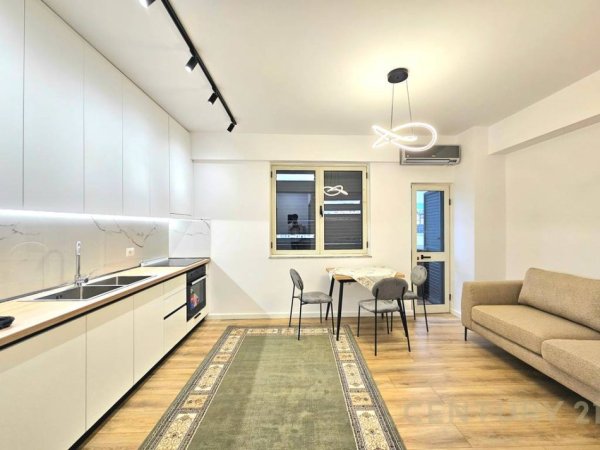 Tirane, jepet me qera apartament 1+1 Kati 4, 60 m² 600 € (Rr.Muhamet Gjollesha)