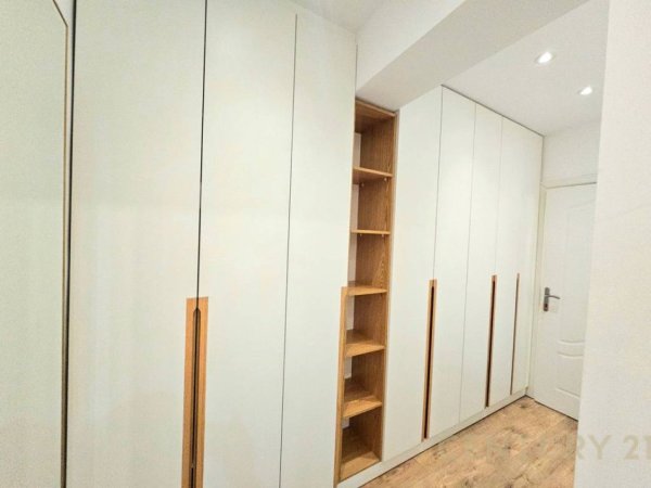Tirane, jepet me qera apartament 1+1 Kati 4, 60 m² 600 € (Rr.Muhamet Gjollesha)