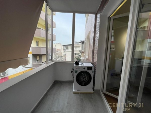 Tirane, jepet me qera apartament 1+1 , 50 m² 550 € 