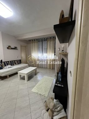 Tirane, jepet me qera apartament 2+1 Kati 1, 75 m² 650 € (Blloku)