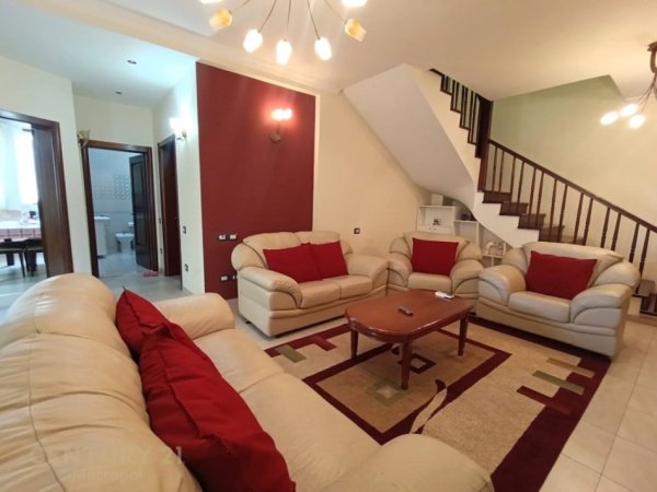 Tirane, jepet me qera apartament duplex Dublex , 163 m² 700 € 