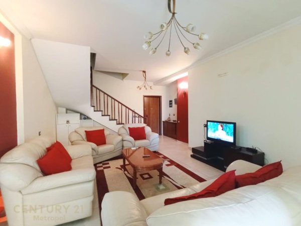 Tirane, jepet me qera apartament duplex Dublex , 163 m² 700 € 