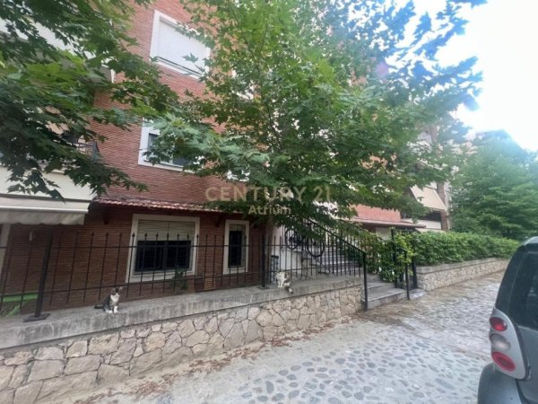 Tirane, jepet me qera apartament 1+1 Kati 1, 54 m² 500 € (Rr.Xhon Kenedi)
