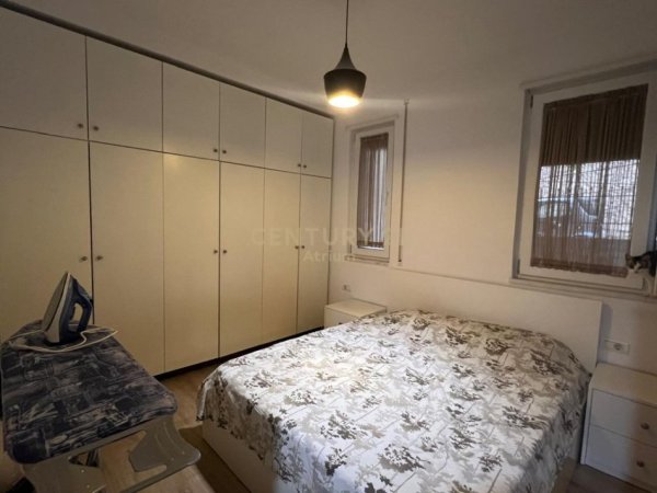Tirane, jepet me qera apartament 1+1 Kati 1, 54 m² 500 € (Rr.Xhon Kenedi)