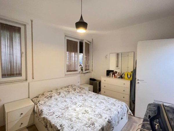 Tirane, jepet me qera apartament 1+1 Kati 1, 54 m² 500 € (Rr.Xhon Kenedi)