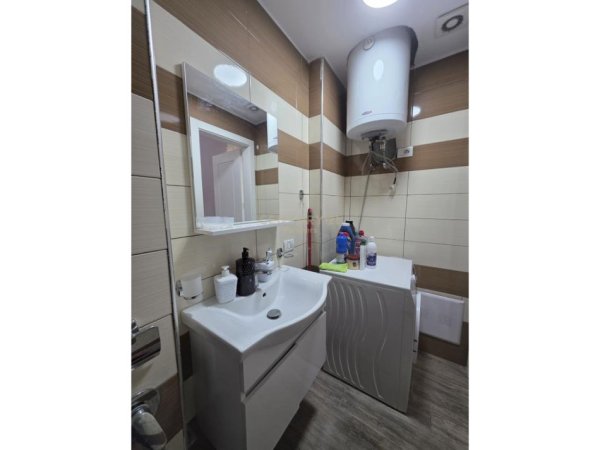 Tirane, jepet me qera apartament , 27 m² 350 € (Rr.Teodor Ruzvelt)