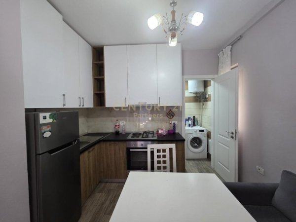 Tirane, jepet me qera apartament , 27 m² 350 € (Rr.Teodor Ruzvelt)