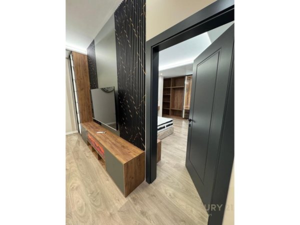 Tirane, jepet me qera apartament 1+1 Kati 1, 65 m² 600 € (Rr.Hamdi Sina)
