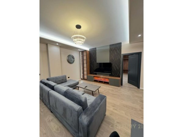 Tirane, jepet me qera apartament 1+1 Kati 1, 65 m² 600 € (Rr.Hamdi Sina)