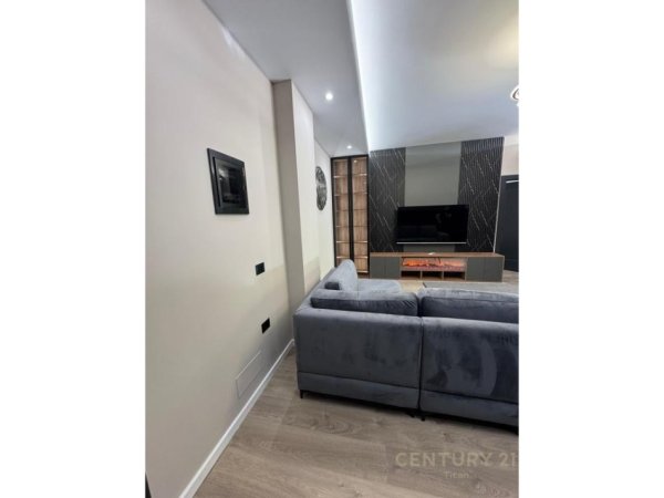 Tirane, jepet me qera apartament 1+1 Kati 1, 65 m² 600 € (Rr.Hamdi Sina)