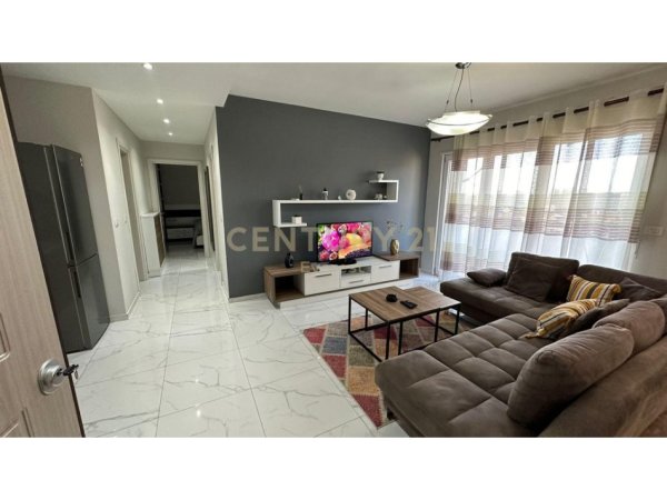 Tirane, jepet me qera apartament 2+1 Kati 7, 85 m² 550 € (Rr.Veli Dedi)