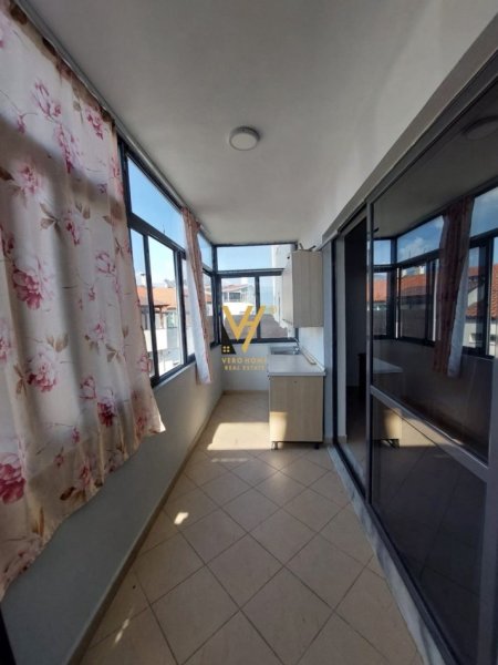 Tirane, jepet me qera apartament 1+1+Ballkon Kati 3, 80 m² 400 € (KODRA E DIELLIT)