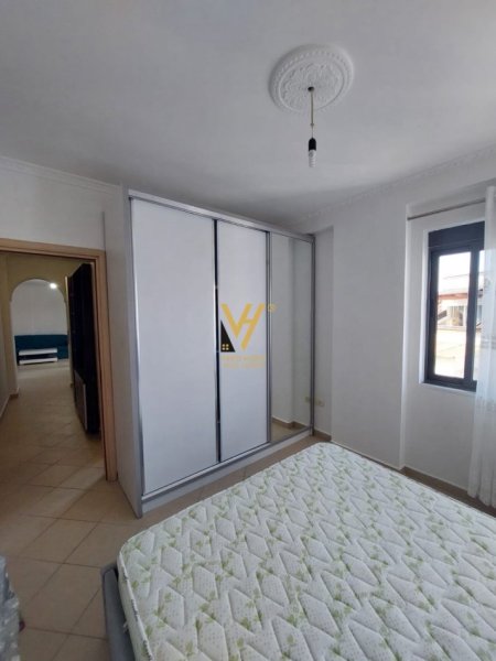Tirane, jepet me qera apartament 1+1+Ballkon Kati 3, 80 m² 400 € (KODRA E DIELLIT)