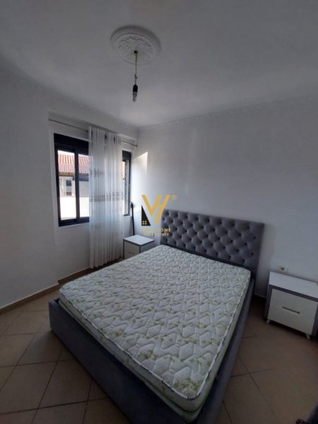 Tirane, jepet me qera apartament 1+1+Ballkon Kati 3, 80 m² 400 € (KODRA E DIELLIT)