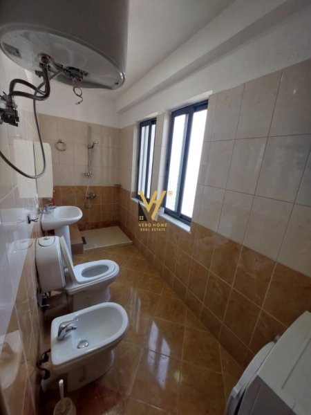Tirane, jepet me qera apartament 1+1+Ballkon Kati 3, 80 m² 400 € (KODRA E DIELLIT)