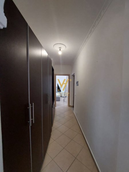Tirane, jepet me qera apartament 1+1+Ballkon Kati 3, 80 m² 400 € (KODRA E DIELLIT)